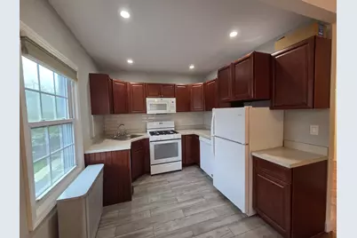 16 Sidney Ave #2nd floor, Rutherford, NJ 07070 - Photo 2