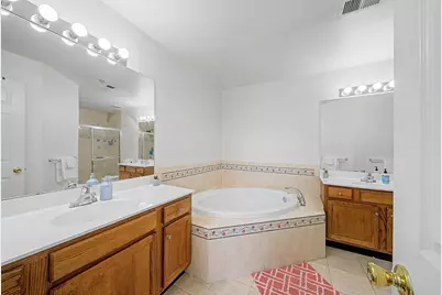 180 Blue Heron Dr #180, Secaucus, NJ 07094 - Photo 26