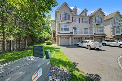 180 Blue Heron Dr #180, Secaucus, NJ 07094 - Photo 6