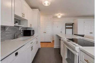 100 Manhattan Ave #708, Union City, NJ 07087 - Photo 4