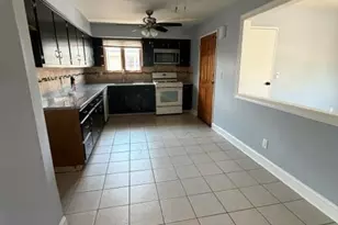 17 Acorn Dr, Secaucus, NJ 07094 - Photo 2