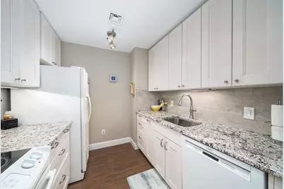 201 Shearwater Ct West #33, Jersey City, NJ 07305 - Photo 8