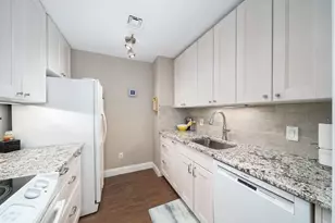 201 Shearwater Ct W, Jersey City, NJ 07305 - Photo 8