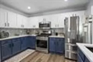 25 Bayside Dr, Bayonne, NJ 07002 - Photo 6