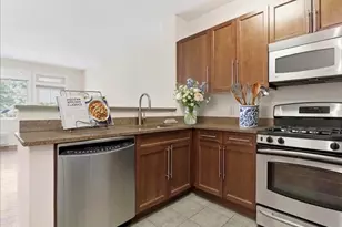 4 Constellation Pl, Jersey City, NJ 07305 - Photo 4