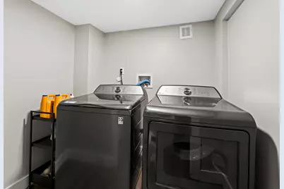 135 Grace St, Jersey City, NJ 07307 - Photo 24