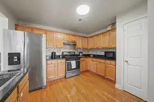180 Blue Heron Dr, Secaucus, NJ 07094 - Photo 14
