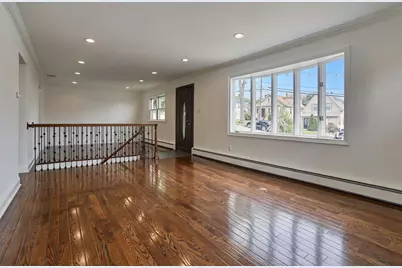 662 Ten Eyck Ave, Lyndhurst Township, NJ 07071 - Photo 8