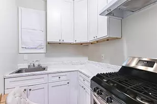 34 Wegman Pkwy, Jersey City, NJ 07305 - Photo 6