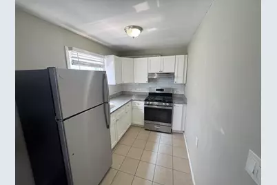 71 Suburbia Ct, Jersey City, NJ 07305 - Photo 4