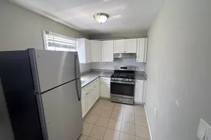 71 Suburbia Ct, Jersey City, NJ 07305 - Photo 4