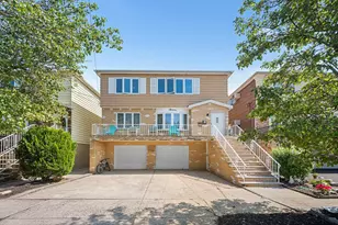 13 Schuyler Pl W, Bayonne, NJ 07002 - Photo 4