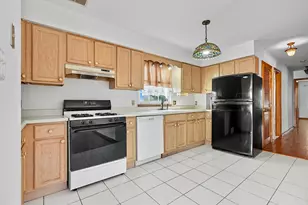 87 Cottage St, Bayonne, NJ 07002 - Photo 2