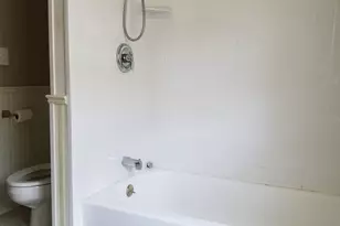 683 Ave E, Bayonne, NJ 07002 - Photo 8