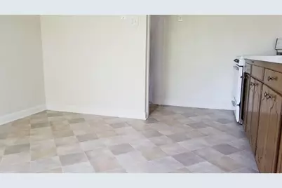 683 Avenue E #2, Bayonne, NJ 07002 - Photo 4