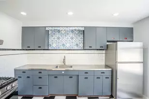 24 Edwards Ct, Bayonne, NJ 07002 - Photo 2