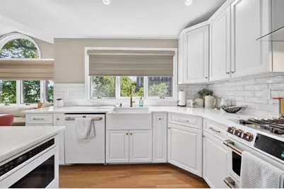 31 Colony Rd, Edgewater, NJ 07020 - Photo 12