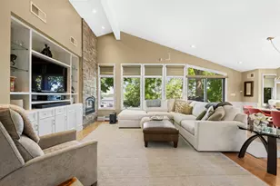 31 Colony Rd, Edgewater, NJ 07020 - Photo 2