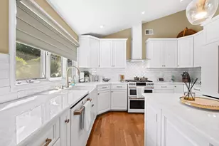 31 Colony Rd, Edgewater, NJ 07020 - Photo 10