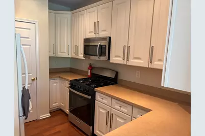 4 Swan Ct, Jersey City, NJ 07305 - Photo 4