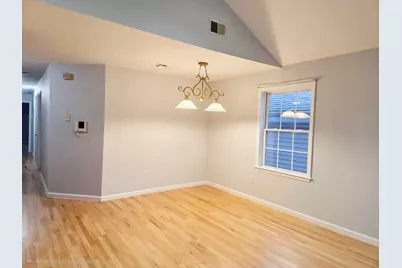 27 Jewett Ave, Jersey City, NJ 07304 - Photo 6