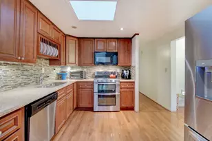 14 Chopin Ct, Jersey City, NJ 07302 - Photo 4