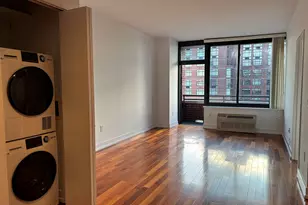 389 Washington St, Jersey City, NJ 07302 - Photo 1