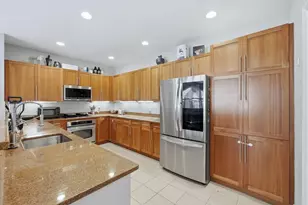 6 Intrepid Ct, Jersey City, NJ 07305 - Photo 8