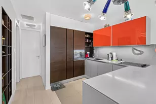 201 Shearwater Ct W, Jersey City, NJ 07305 - Photo 14