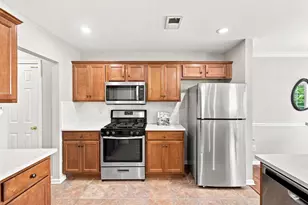3 Elco Ct, Bayonne, NJ 07002 - Photo 10