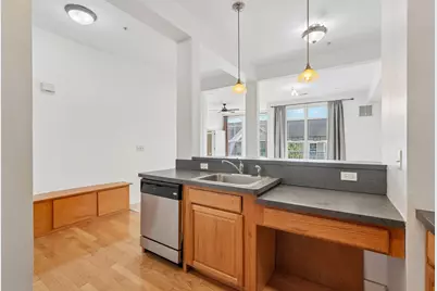 3 Greenwich Dr #97, Jersey City, NJ 07305 - Photo 4