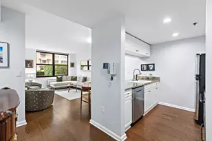 2 Constitution Ct, Hoboken, NJ 07030 - Photo 8
