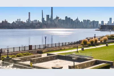 9 Somerset Lane #209, Edgewater, NJ 07020 - Photo 2