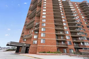1020 Harmon Cove Tower, Secaucus, NJ 07094 - Photo 2