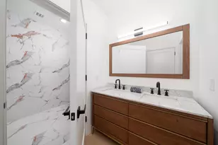 649 38th St, Union City, NJ 07087 - Photo 16