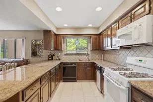 536 Teal Plaza, Secaucus, NJ 07094 - Photo 6