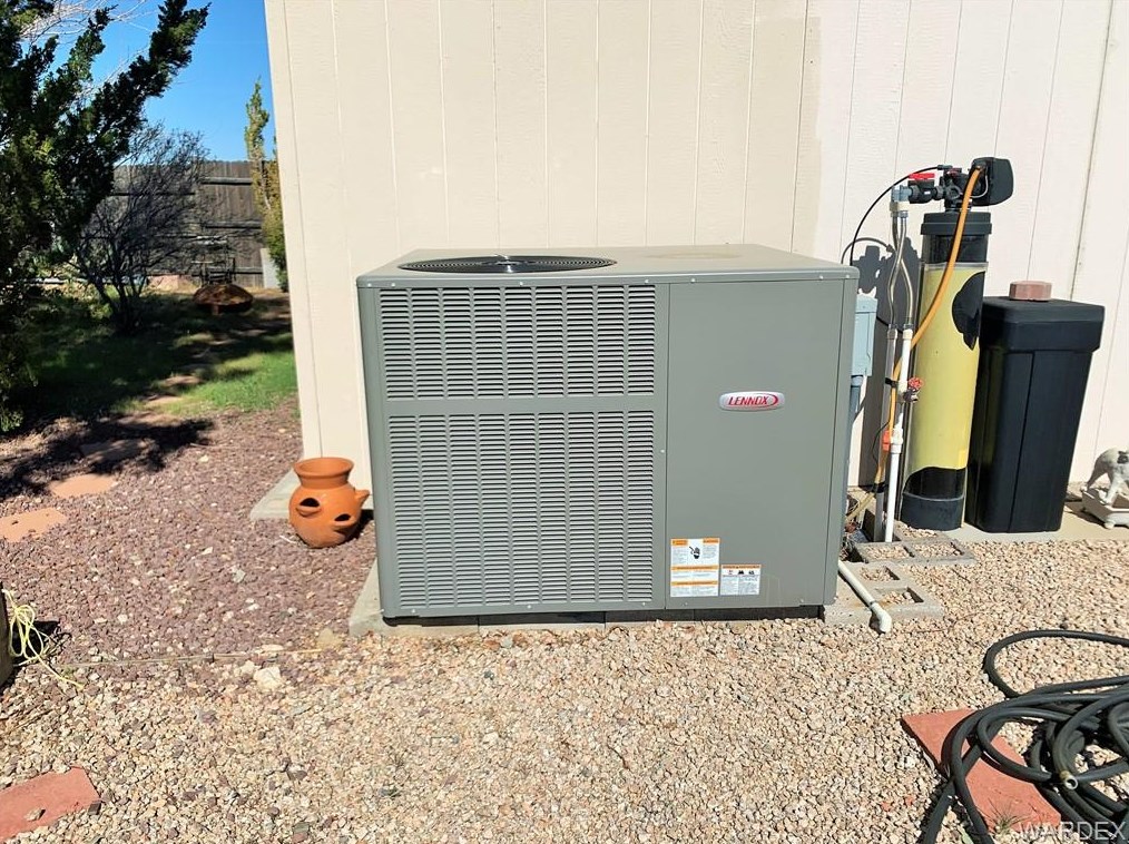 2710 Calle Cedral, Kingman AZ 86409-8319 exterior