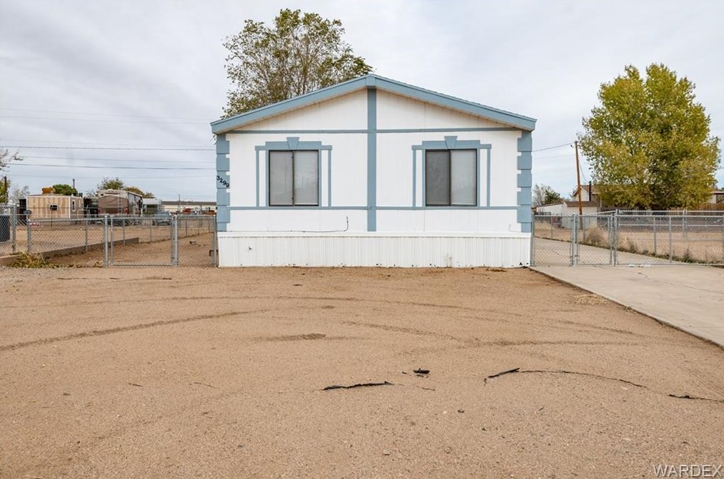3299 Devlin Ave, Kingman AZ 86409-2200 exterior