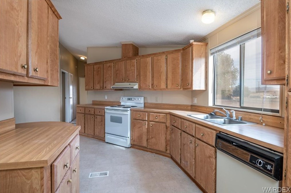 3299 Devlin Ave, Kingman AZ 86409-2200 exterior