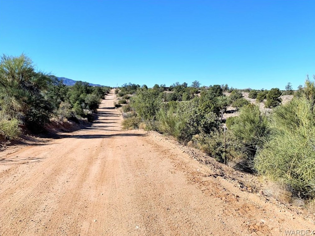 11139 Deer Crossing Rd, Kingman, AZ 86401-8957