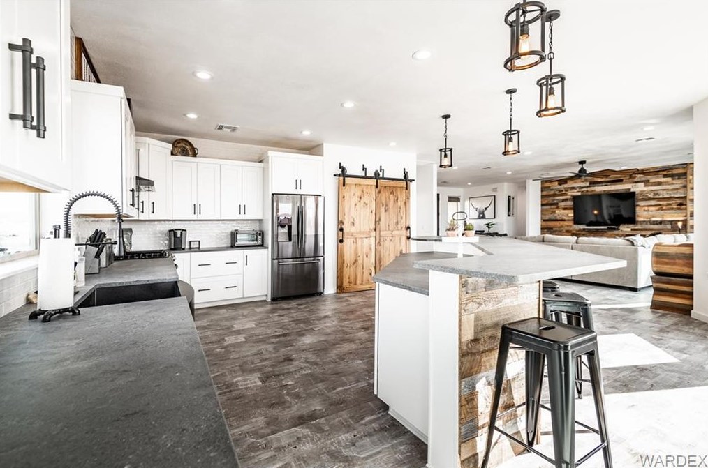 10221 Mano Dr, Kingman, AZ 86401-8155