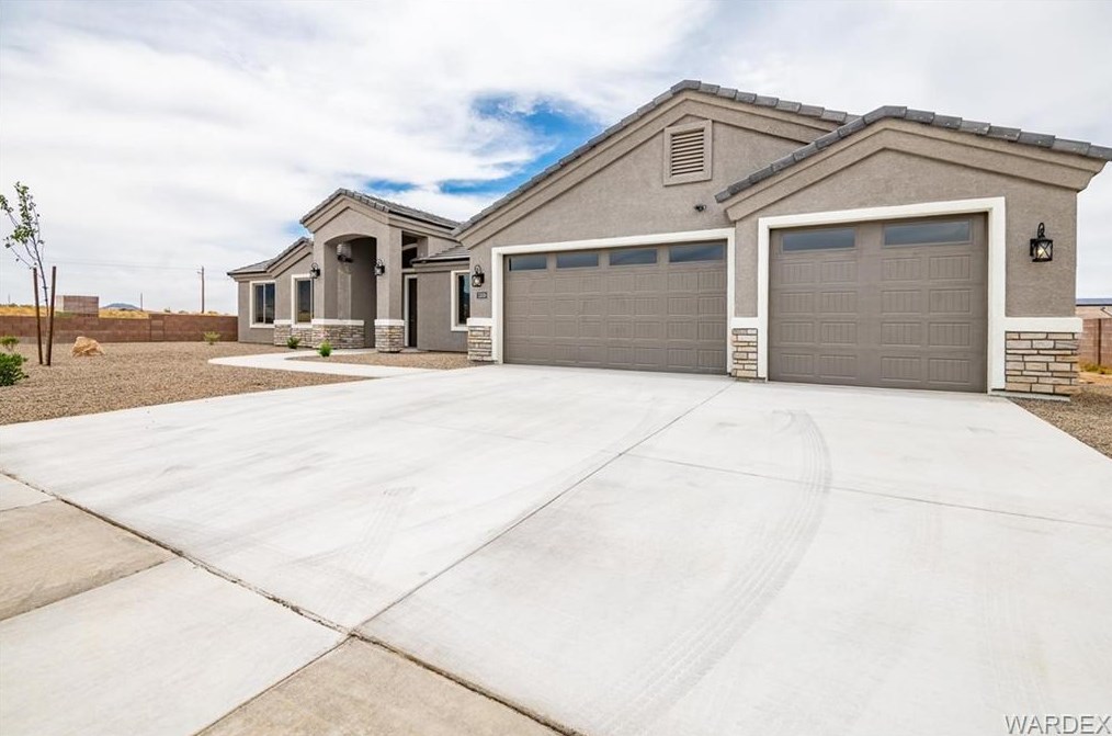 4364 Gemstone Ave, Kingman, AZ 86401