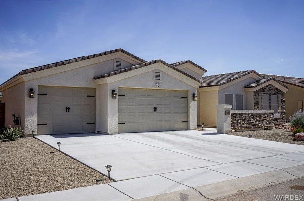 3799 Katie Lane Loop, Kingman, AZ 86401-4324
