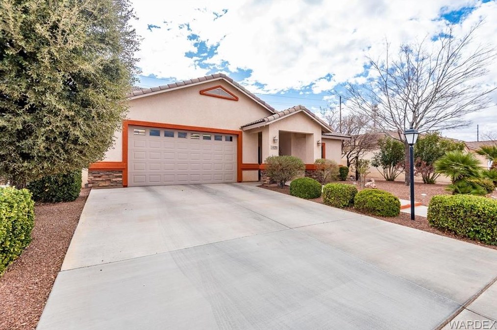 4280 Cane Ranch Rd, Kingman, AZ 86401-7427