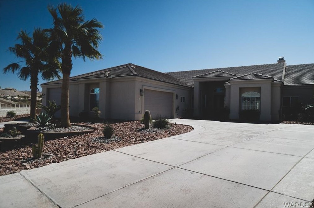2744 Promontory Dr, Bullhead City, AZ 86429