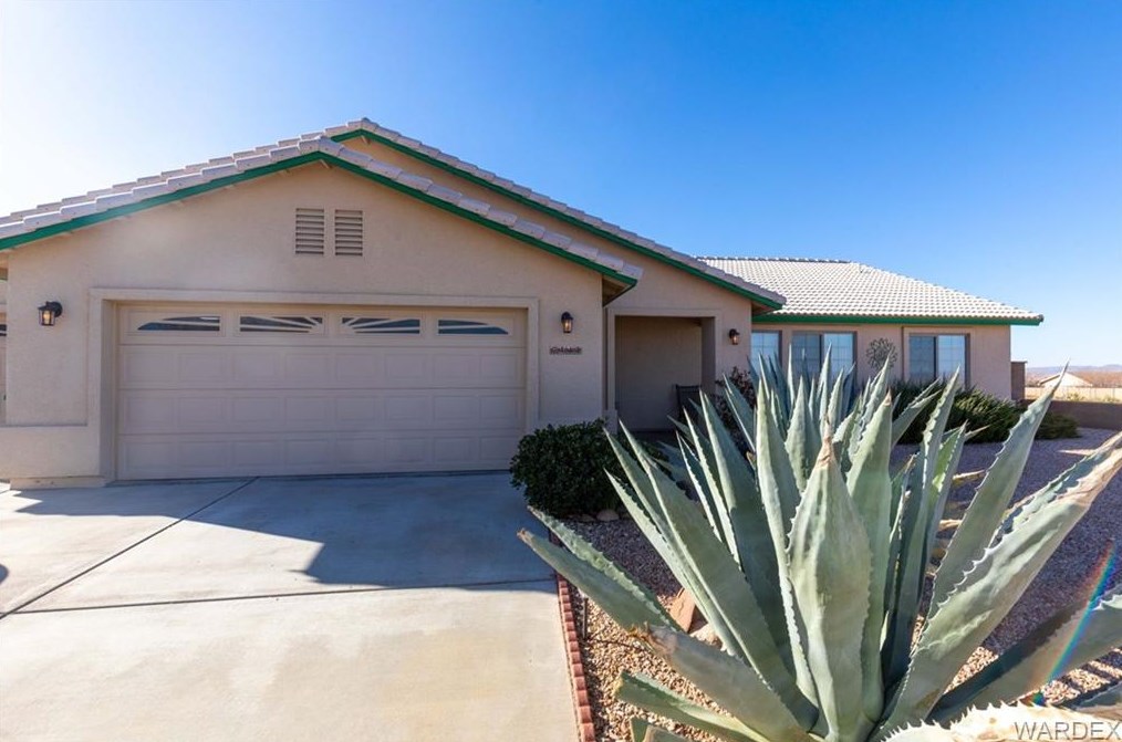 7142 Alvarado Dr, Kingman, AZ 86401-9455