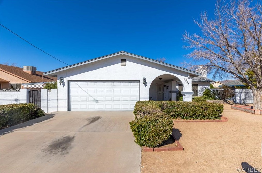 3585 Wells St, Kingman, AZ 86409-3045