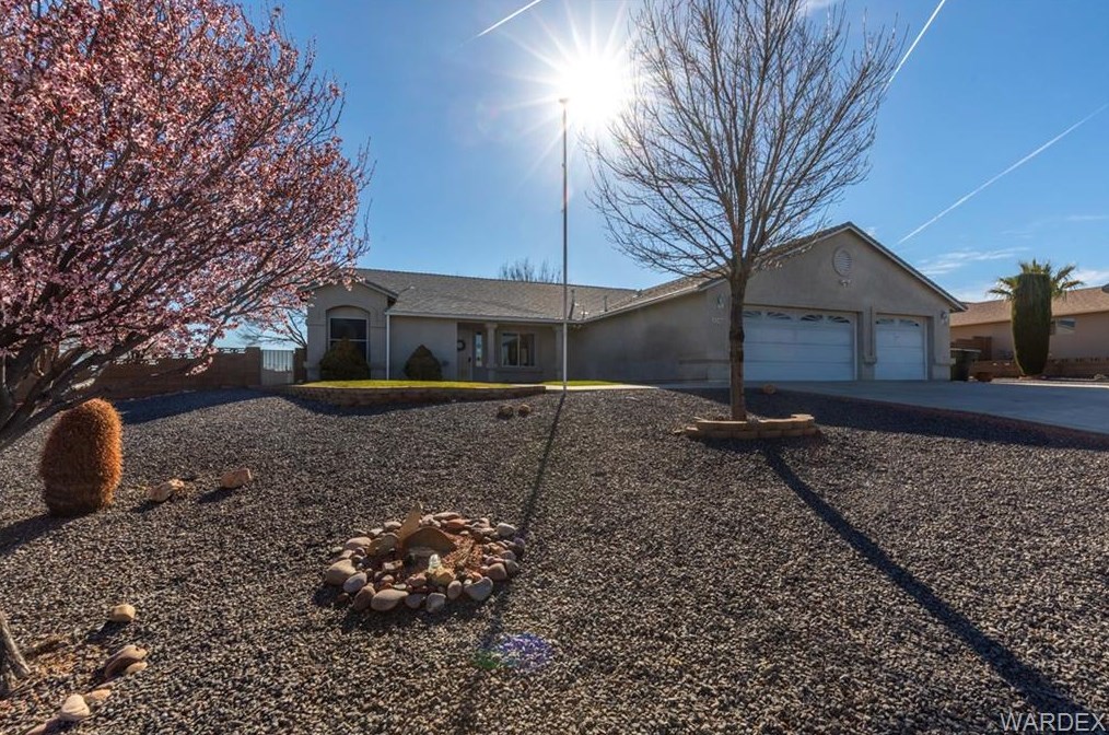 2460 Acoma Dr, Kingman, AZ 86401-7371