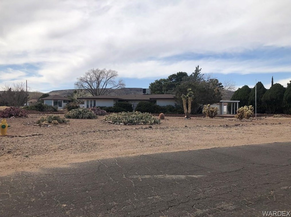 971 Riata Valley Rd, Kingman, AZ 86409-2940