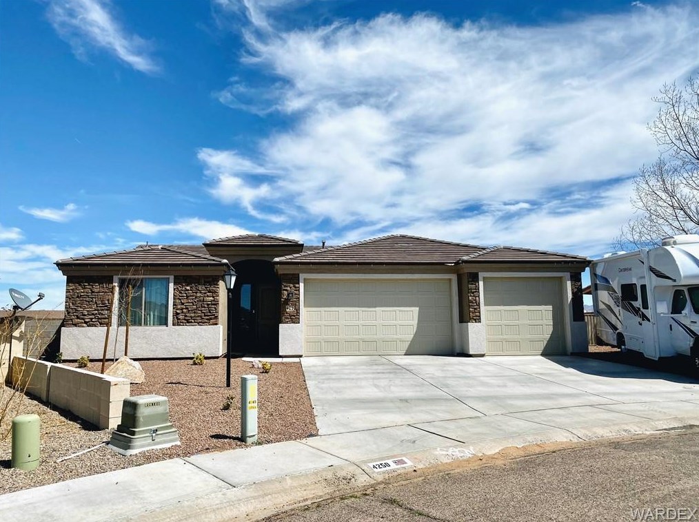 4250 Old Ranch Ln, Kingman, AZ 86401-8728